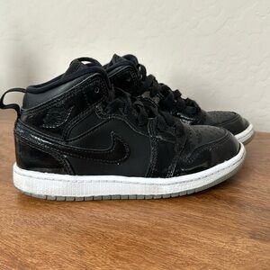 Kids Jordan 1 mid SE 13.5C